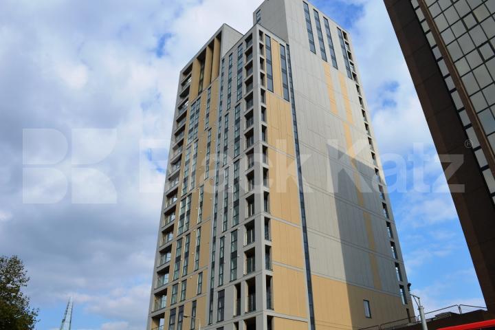Stunning views of the cityscape The Pioneer Building  Newington Causeway, Borough / Elephant Castle
